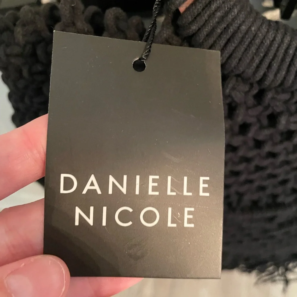 NWT Danielle Nicole. Lack weave bag, purse with wooden handles and strap - Picture 8 of 9